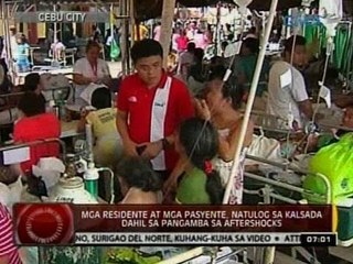 24 Oras: Mga residente at mga pasyente, natulog sa kalsada dahil sa pangamba sa aftershocks