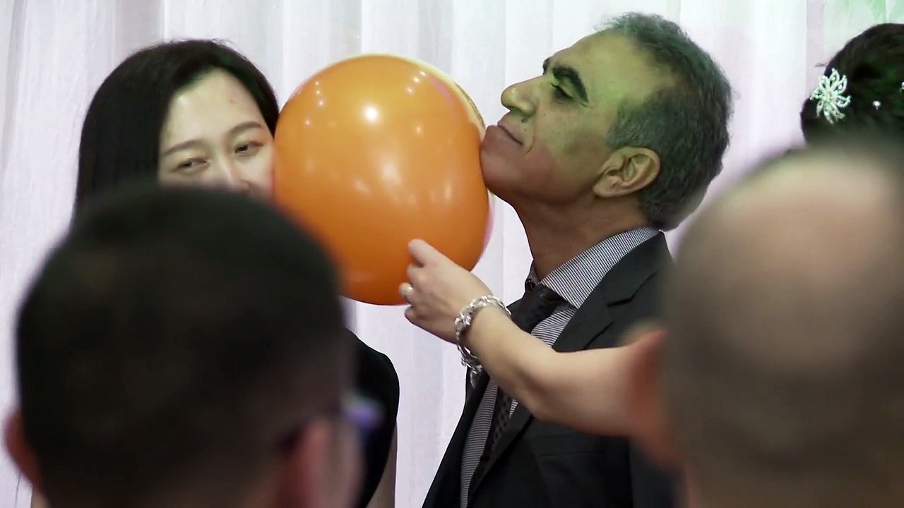多伦多宴会庆典照相录像 - 圣诞派对汽球游戏 Banquet Celebration Video - Balloons Game at Christmas Party Toronto