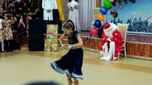 Little Russian Girl dancing Aaja Nachle