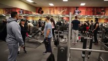 GUY DRESSED UP AS A GIRL GOES TO THE GYM - HILARIOUS !