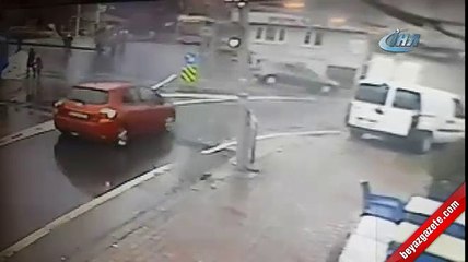 İETT otobüsün Caner Karaer'e çarpma anı