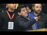 Napoli - Maradona, folla di tifosi davanti Hotel Vesuvio (15.01.17)