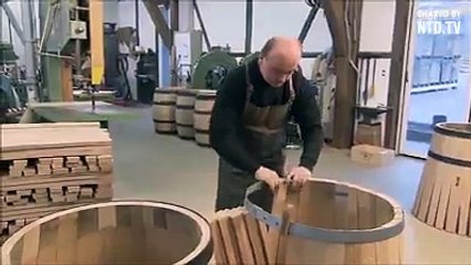 This is how wooden barrels are produced