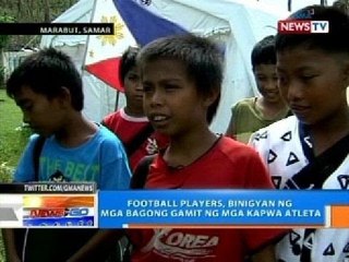 NTG: Football player, binigyan ng mga bagong gamit ng mga kapwa atleta