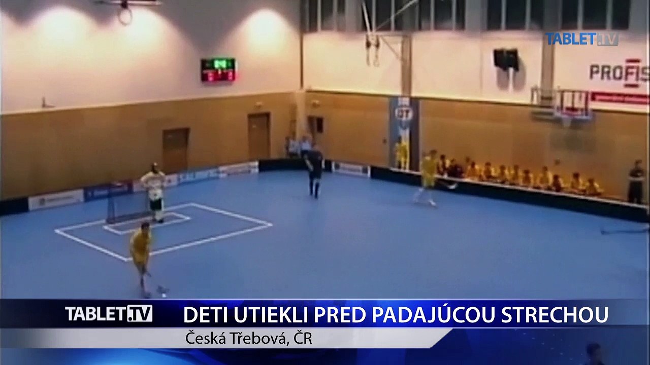 Florbalisti v Českej Třebovej  v poslednej chvíli unikli pred padajúcou strechou