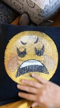 Coussin Emoji avec différentes humeurs