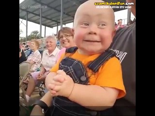 Motorsiklet Yarışı İzleyen Miniğin Görülmeye Değer Heyecanı