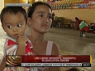 24 Oras: Libu-libong residente sa Compostela Valley, nananatili sa evacuation center