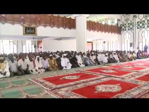 RTI1 / Présidence - Alassane Ouattara et le Roi du Maroc à la mosquée de la Riviera golf