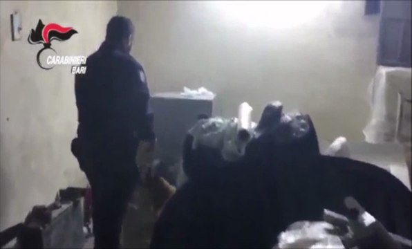 Bari - traffico droga ed estorsioni del clan mafioso: 17 arresti