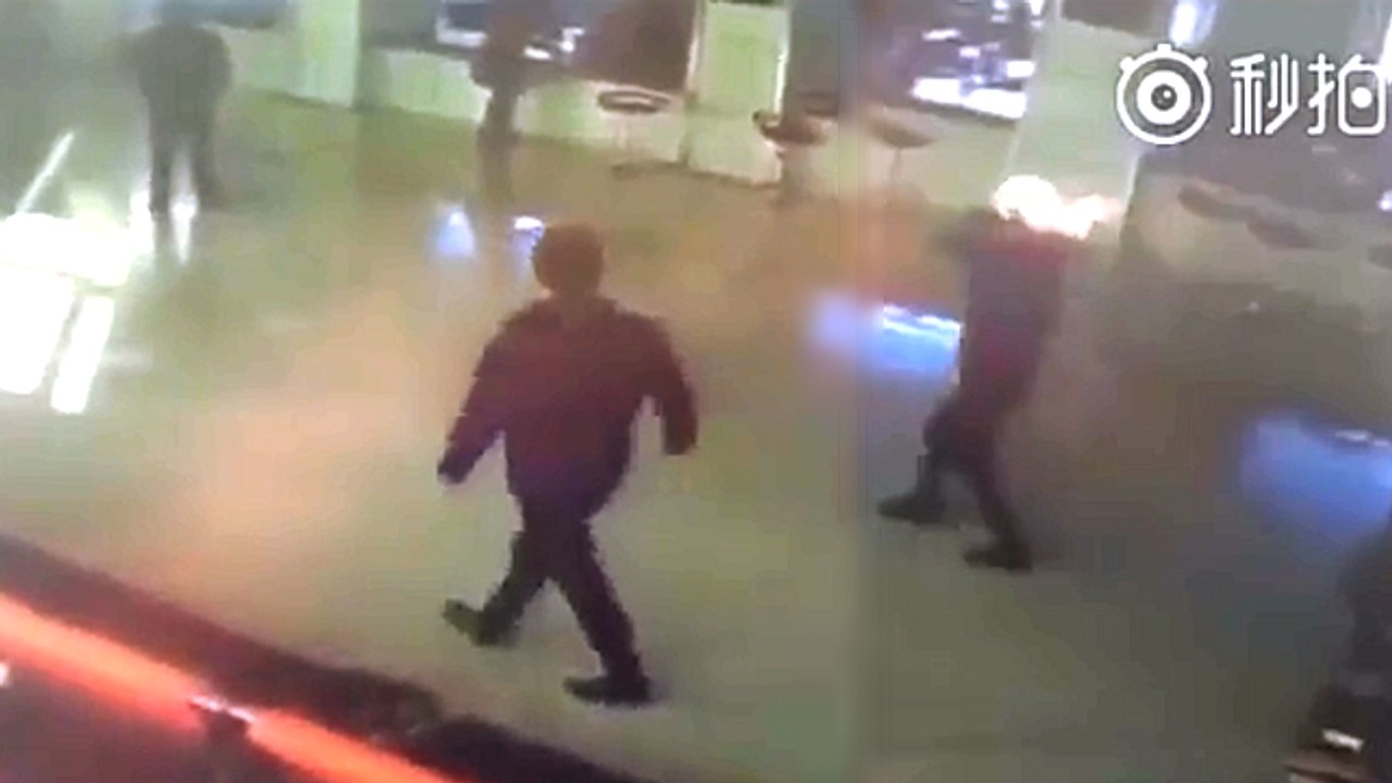Μετά την Υπογραφή Διαζυγίου, την Έλουσε με Βενζίνη και της Έβαλε Φωτιά