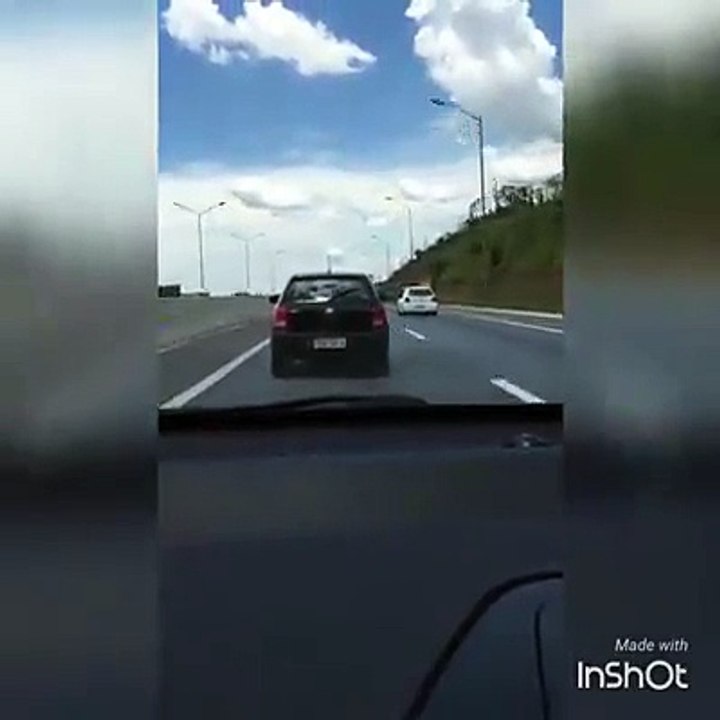 Um vídeo para quem gosta de ir muito perto do carro da frente