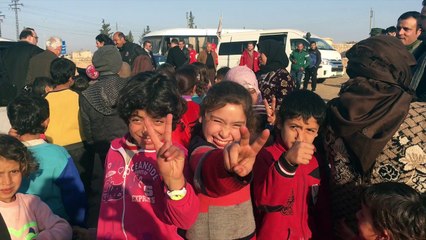 Camp des déplacés de l'est d'Alep : "Ils obligeaient les hommes à prendre les armes et tuaient ceux qui refusaient"