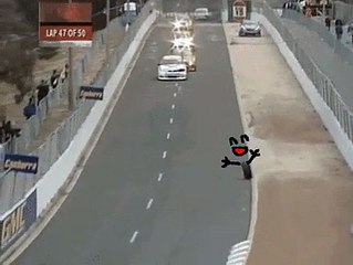 Un pneu perturbe une course automobile