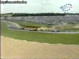 Video - Moto Auto crash F1 tonneaux