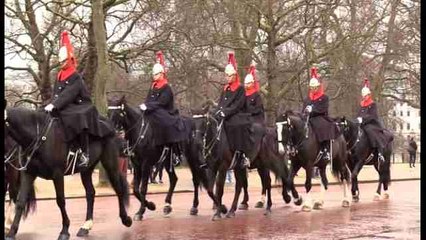 El cambio de la Guardia Real en Londres cambia de horario y aumenta la seguridad