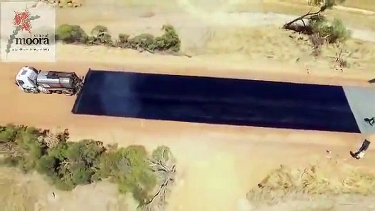 La construction d'une route filmée par un drone en Australie ! Impressionnant !