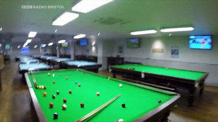 Regardez ce spectaculaire coup, l'un des plus beau de l’histoire du snooker.