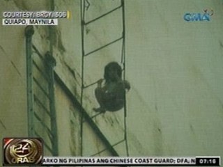 24 Oras: Tatlong taong gulang na batang nakabitin sa hagdan ng hotel, nailigtas