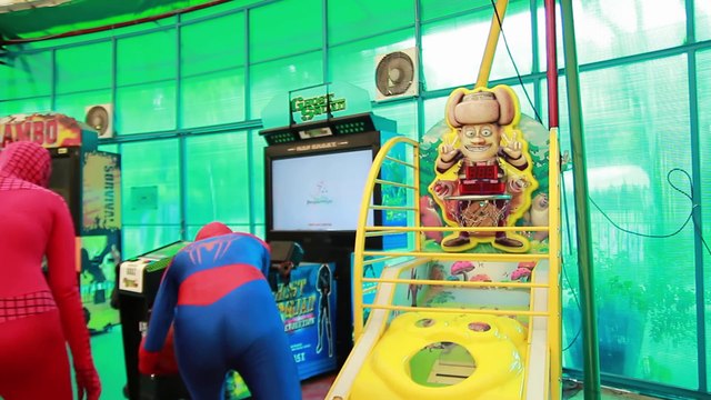 Spiderman Frozen Elsa Anna Pink Spidergirl vs Wolfman Joker & Maleficent ! Superhero In Real Life