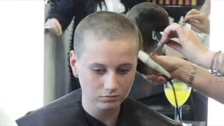 Teenage girl shaved her head bald for cancer research