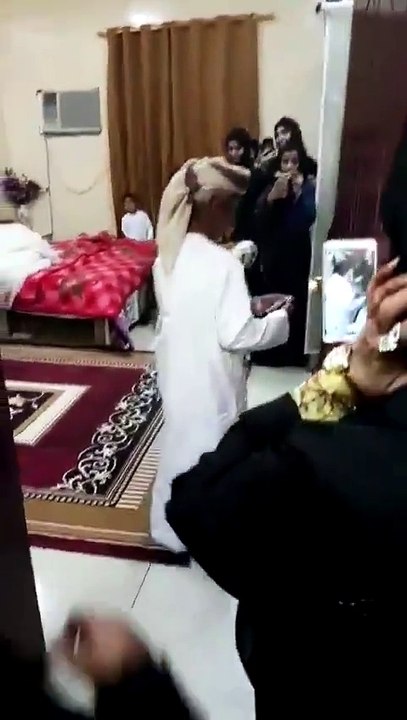 A 80 ans, il se marie avec une fille de 12 ans
