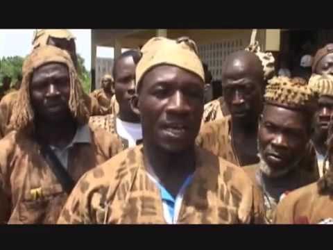 RTI1 / Société - Bondoukou: Les Dozos reçoivent les informations sur le foncier rural