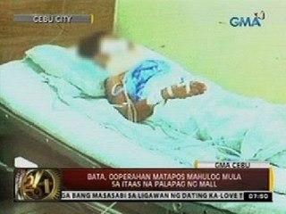 Bata, ooperahan matapos mahulog mula sa itaas na palapag ng mall