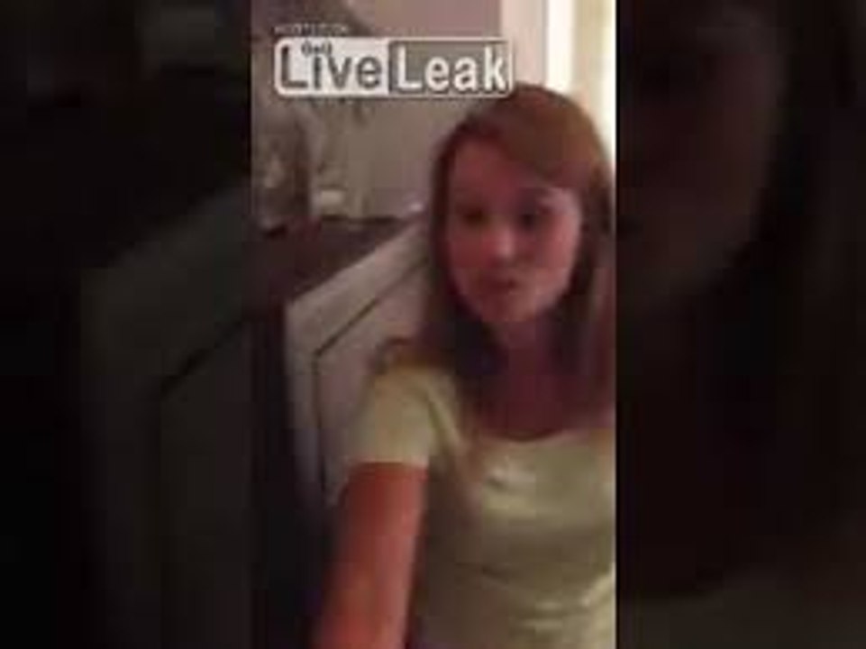 My wife hates spiders Ma femme déteste les araignées