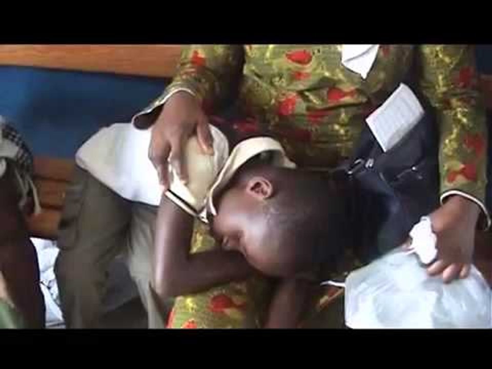 RTI1/‪Société - Contre le paludisme, 200 000 moustiquaires distribuées à Anyama en Côte d'Ivoire‬