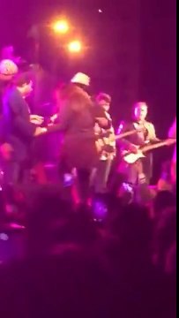 Pakistani Singer Atif Aslam STOPS Concert To SAVE Girl From Being HARASSED By Boys | Atif Aslam Save Girl Life