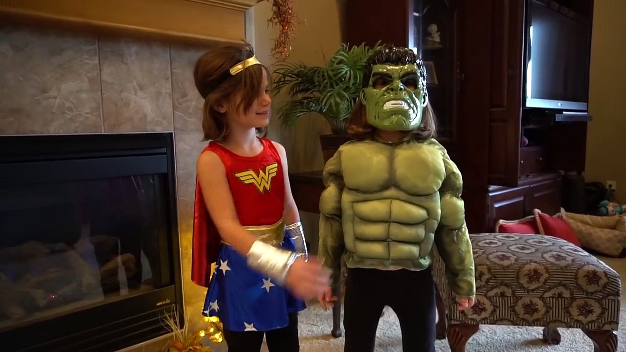 Christmas Santa vs Venom Bloopers and Outtakes! Real Life YouTube Filming | Twin Family Fun Vlogs!