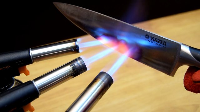 ТОЛЬКО 98% ЛЮДЕЙ МОГУТ ЭТО СДЕЛАТЬ - РАСКАЛЁННЫЙ НОЖ 1000 ГРАДУСОВ РЕЖЕТ КОКА КОЛУ КАК МАСЛО