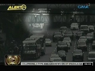 24 Oras: Bus sa EDSA, hinoldap ng dalawang armadong lalaki habang morning rush hour