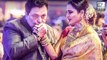 Rishi Kapoor KISSES Rekha's Hand | Filmfare Awards  2017 | LehrenTV