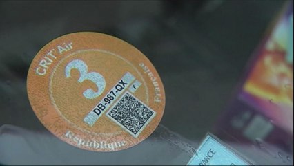 Париж: наклейки проти забруднення