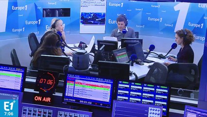 En meeting à Quimper, Macron fait applaudir deux proches de Hollande