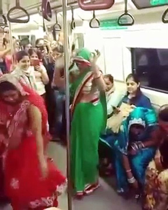 funny video ladies dance in train