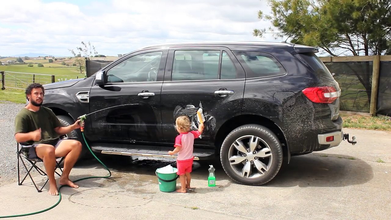 01.HOW TO WASH A CAR WITH A BABY