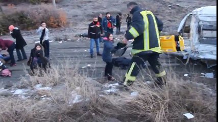 Kütahya Tavşanlı'da feci kaza 1 ölü 14 öğrenci yaralı