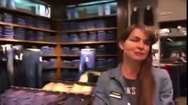 Скажіть, будь-ласка, ви зі мною будете говорити Українською мовою???