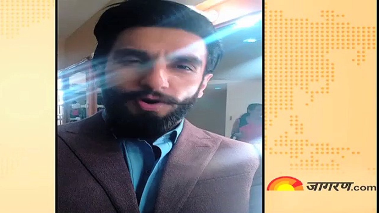 आगरा में रुपयों के ढेर देखने उमड़ी भीड़