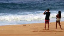 Le chute et le sauvetage d'un surfeur professionnel dans une vague énorme