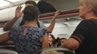 Une famille virée de l'avion parce'ils voulaient s’asseoir à coté.