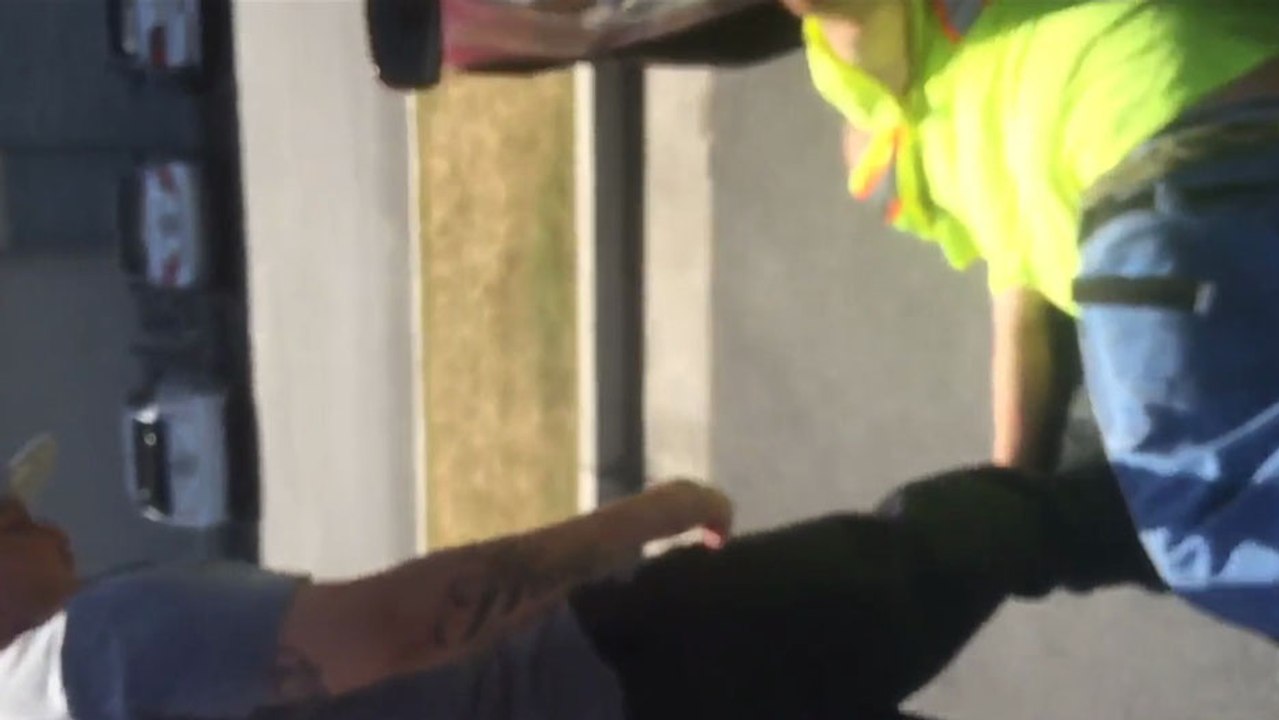 Avec son mari elle retrouve l'homme qui lui avait voler son téléphone