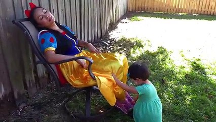 Frozen Elsa & Snow white lose their Arm? Spiderman Loses his head w/ catbaby, catwoman, hu