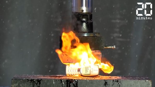 Une presse hydraulique enflammée tente de détruire un Nokia 3310 ! - Le rewind du mardi 17 janvier 2017