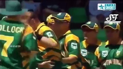 Top 10 Unbelievable Unaccepted Uncatchable Catch Are Taken In History Of Cricket Till 2016