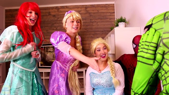 VAMPIRE Frozen Elsa & Anna PRANK! w/ Spiderman Joker Jail Hulk Rapunzel Mini Toys! Superhe
