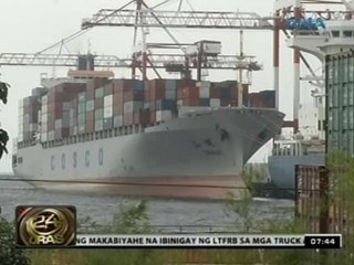 24Oras: Mga nakatambak na container van, nagpapasikip sa pier; mga bagong kargamento, hindi maibaba